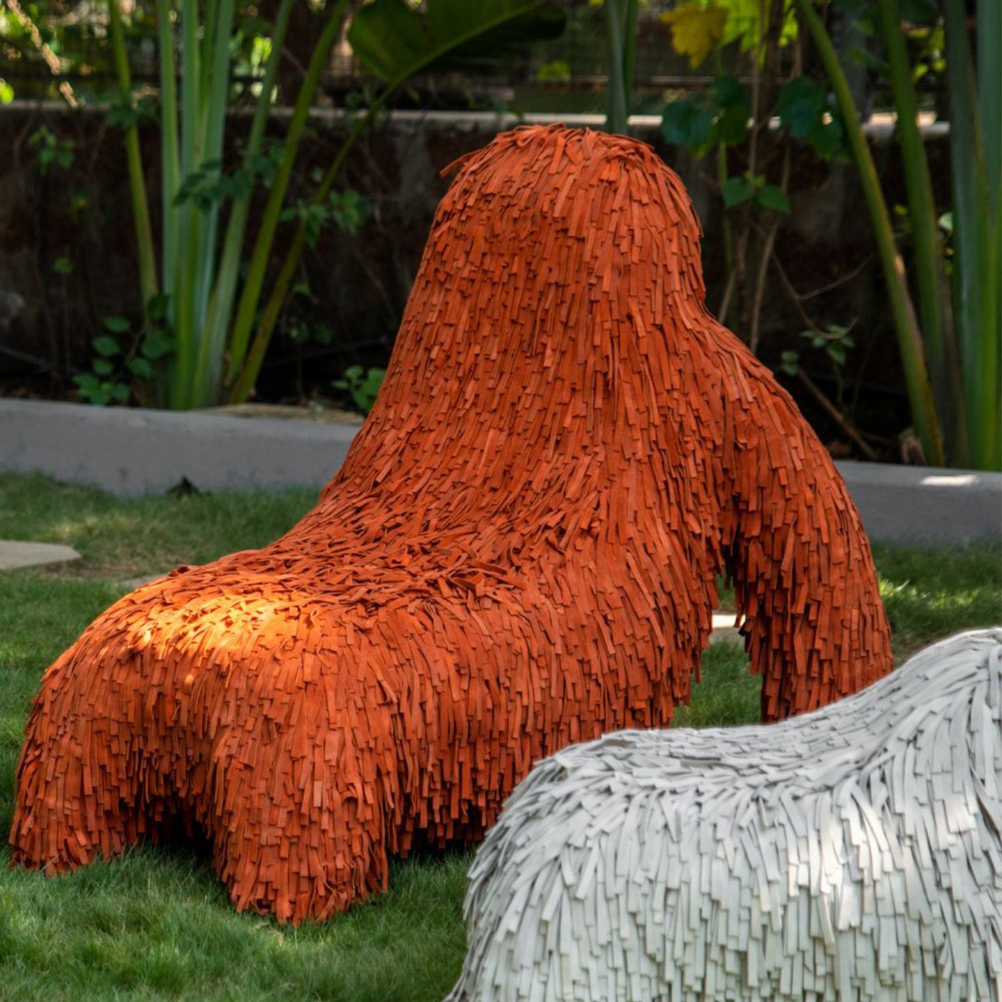 Italian-Style Minimalist Gorilla-Shaped Single Sofa Chair, Personalized Artistic Fiberglass Trendy Leisure Animal Chair